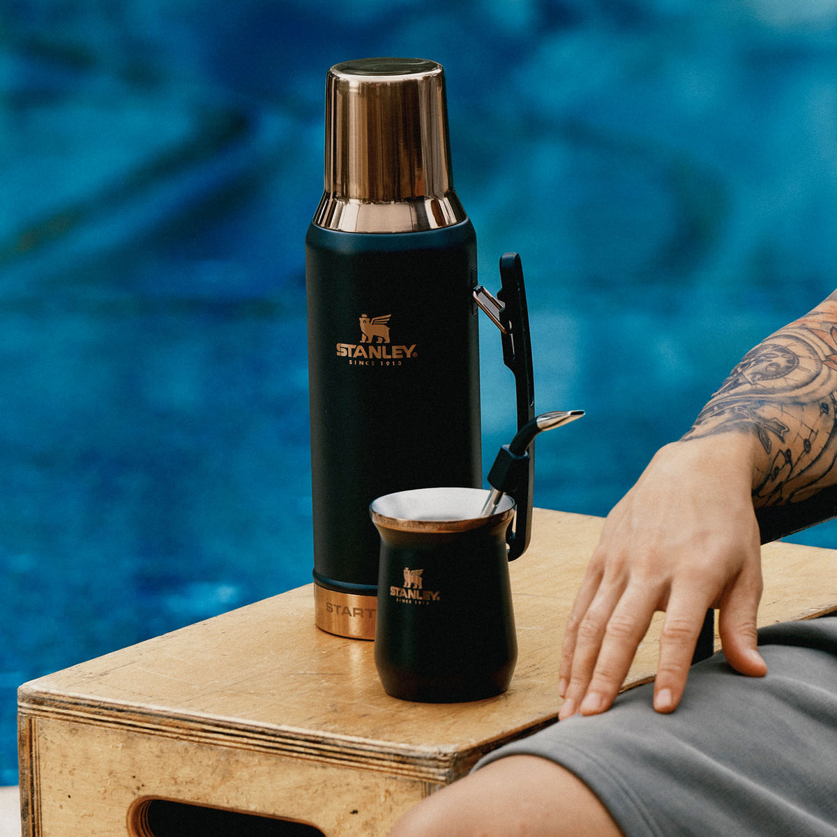 Garrafa Térmica Mate System Messi Black Stanley | 1.2L