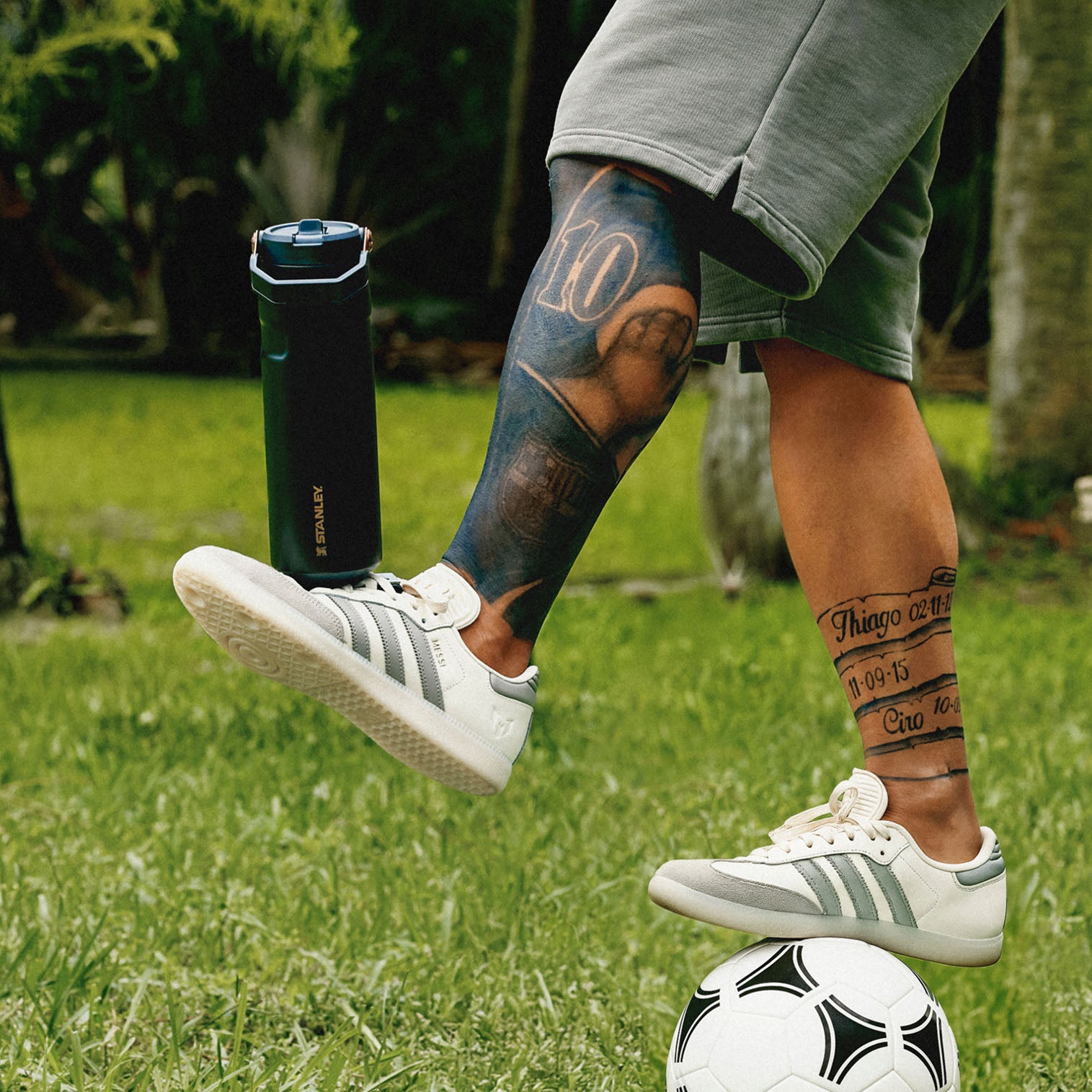 Garrafa Térmica Aerolight Flip Straw Messi Black Stanley | 710ml