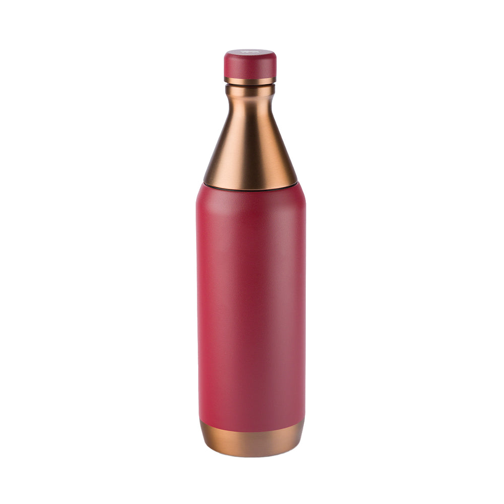 Garrafa térmica vermelha com tampa e base em bronze.