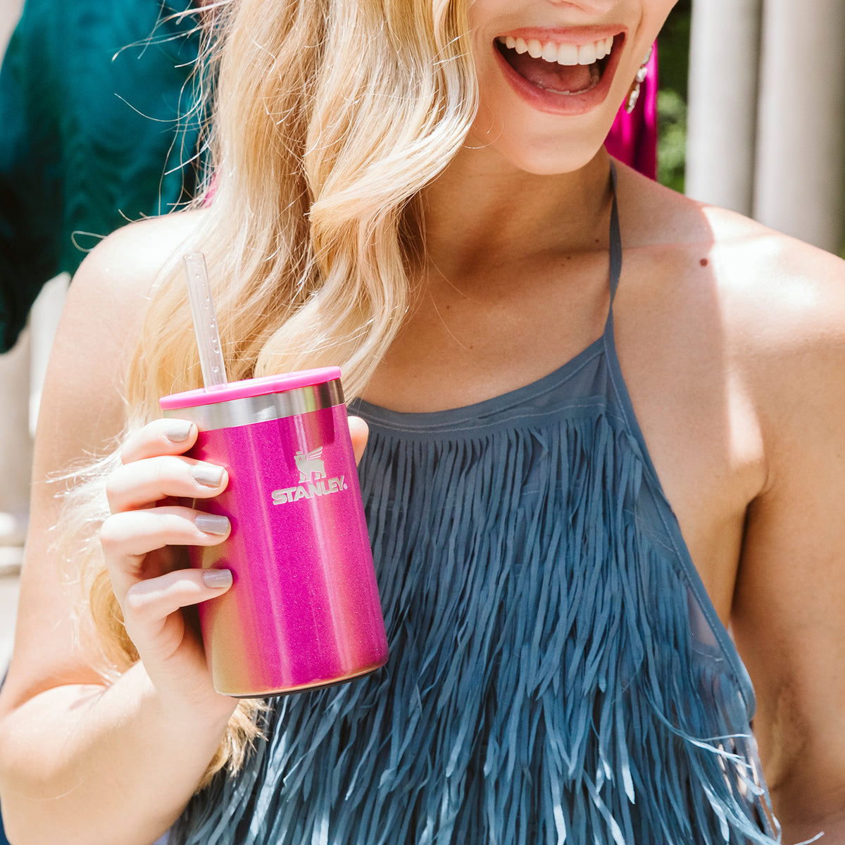 Can Cooler com canudo Stanley Apple Shimmer | 296ML