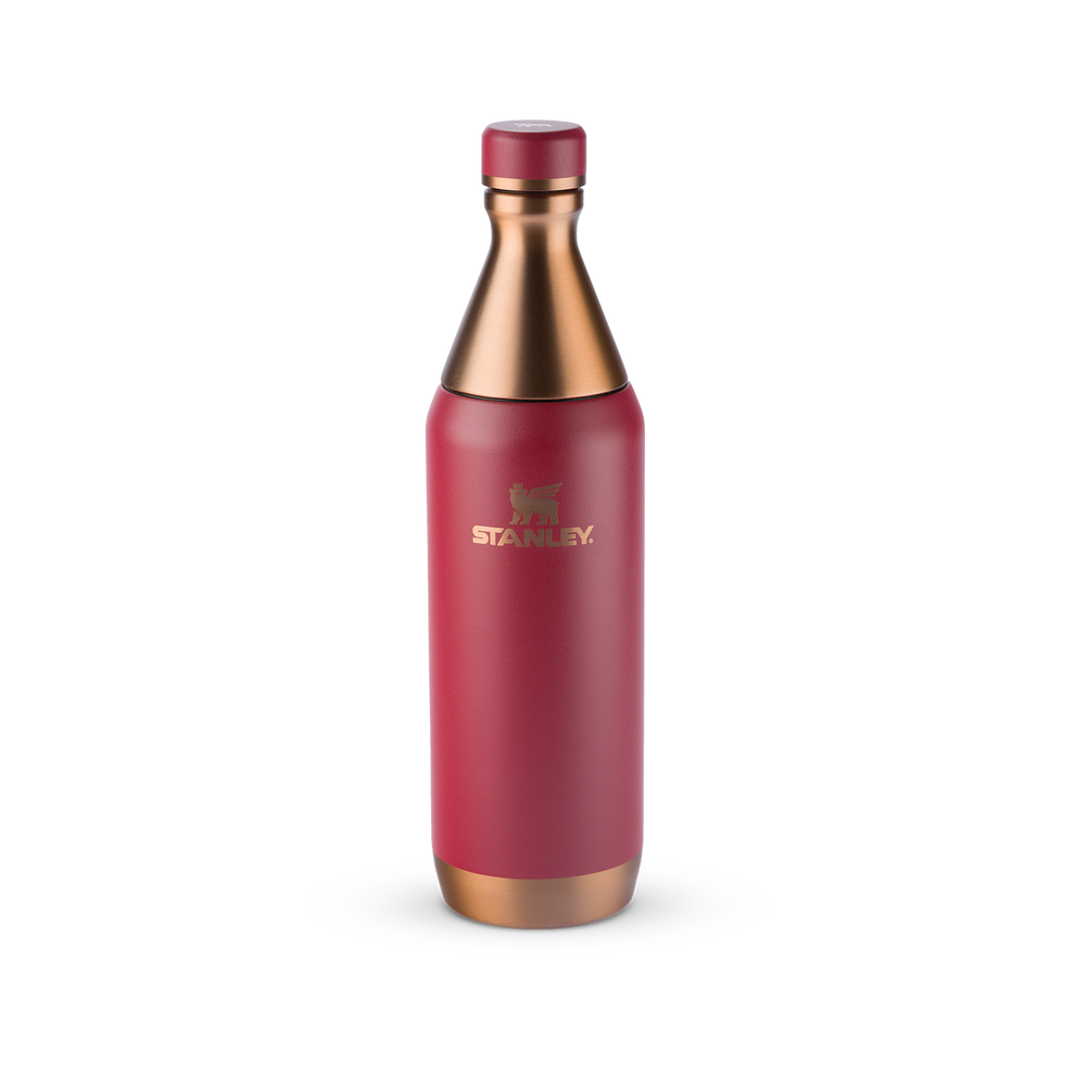 Stanley 1913 Garrafa Térmica Slim Bottle Gilded Pomegranate 591ml