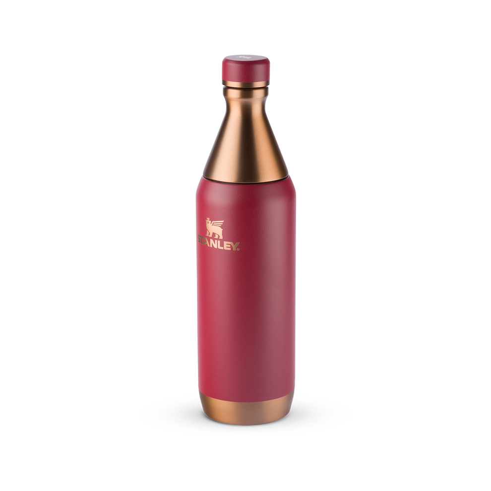 Stanley 1913 Garrafa Térmica Slim Bottle Gilded Pomegranate 591ml